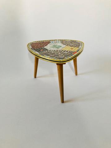 Vintage plantentafeltje, tegeltafeltje, mozaïektafel beschikbaar voor biedingen