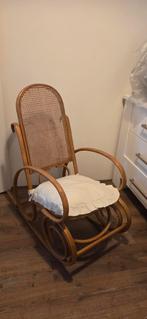 Vintage Schommelstoel met Riet, Huis en Inrichting, Stoelen, Ophalen, Riet of Rotan, Gebruikt, Bruin