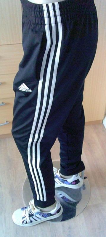 ADIDAS zwarte sportbroek met witte strepen M beschikbaar voor biedingen