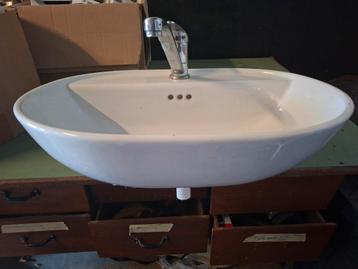 Wastafel wasbak wit inclusief koud/waterkraan + stop beschikbaar voor biedingen