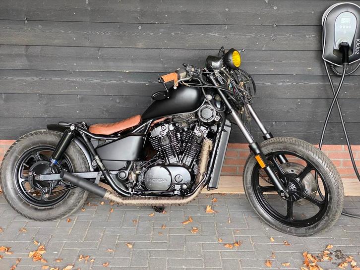 Verder af te bouwen bobber van een Honda VT700 uit 1986, Motoren, Motoren | Honda, Particulier, Chopper, meer dan 35 kW, 2 cilinders