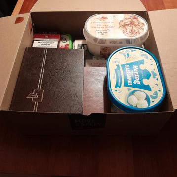 Doos met alles en nog wat. beschikbaar voor biedingen