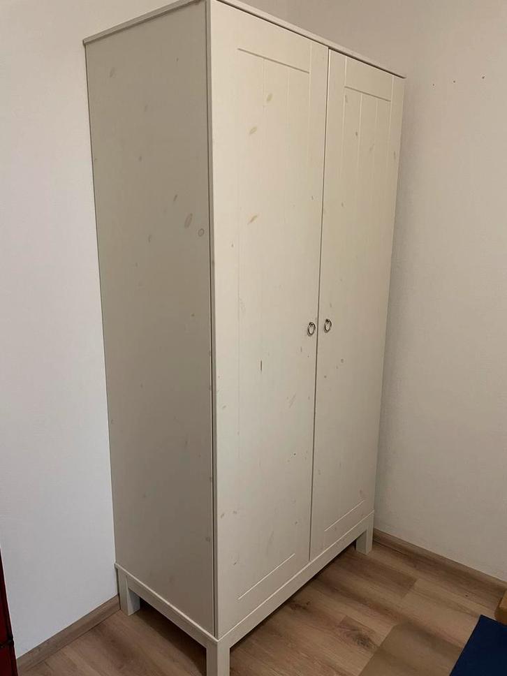 Witte houten kast met deuren, Huis en Inrichting, Kasten | Kledingkasten, Zo goed als nieuw, 200 cm of meer, 100 tot 150 cm, 50 tot 75 cm