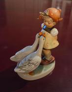 Goebel Hummel Beeldje - Meisje met Ganzen, Ophalen of Verzenden, Zo goed als nieuw, Hummel