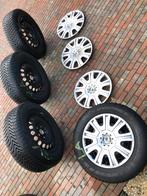 Vredestein 195/65 R15 stalen velgen en Skoda doppen, Ophalen, Gebruikt, 15 inch, Banden en Velgen