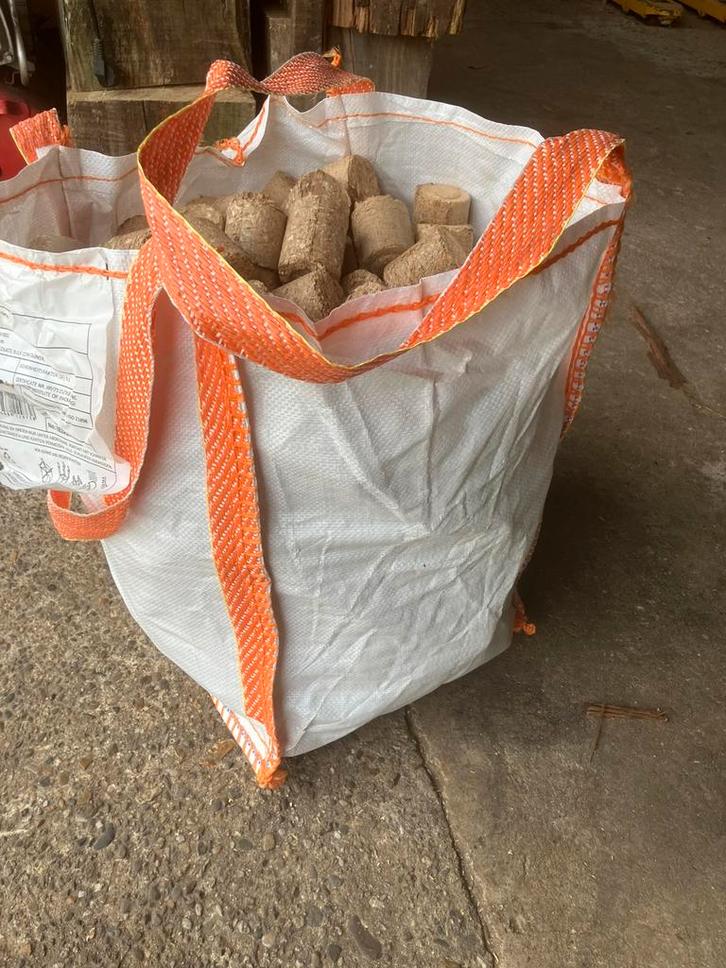 Haardhout briketten vanaf €15.- op voorraad, Tuin en Terras, Haardhout, Minder dan 3 m³, Ophalen