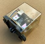 Pulsrelais Omron MR2P 230V, Ophalen of Verzenden, Gebruikt