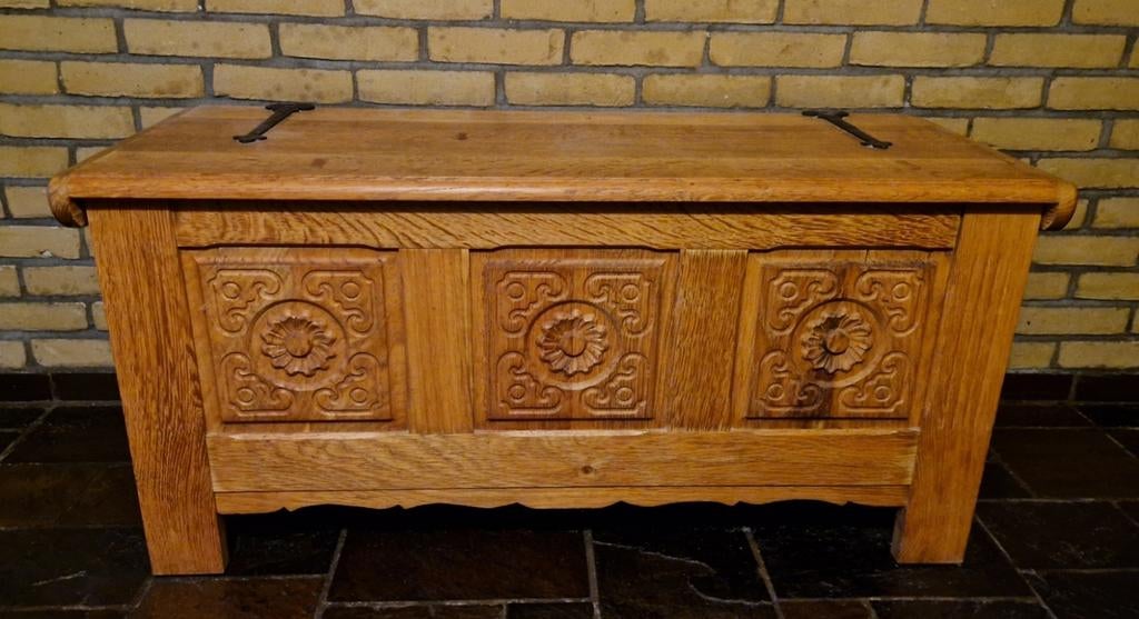 Zeer gave en mooi bewerkte dekenkist, Huis en Inrichting, Woonaccessoires | Kisten, Ophalen, Zo goed als nieuw, Eikenhout, 50 tot 75 cm