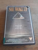 She Woke Up videoband. Ex-Rental., Cd's en Dvd's, VHS | Film, Vanaf 12 jaar, Ophalen of Verzenden, Gebruikt, Thrillers en Misdaad