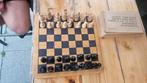 Houten schaakset 30x30 cm met opbergdoos, Hobby en Vrije tijd, Gezelschapsspellen | Bordspellen, Ophalen of Verzenden, Gebruikt