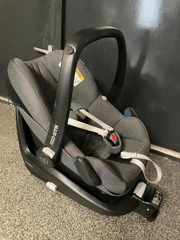 Maxi-Cosi Pebble Plus + 2wayFix beschikbaar voor biedingen