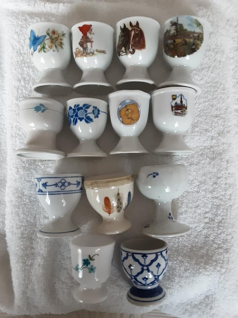11 aparte leuke eierdopjes oa For ever friends/Lourdes/vanaf, Antiek en Kunst, Antiek | Porselein, Ophalen of Verzenden