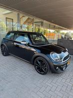 Mini 1.6 Cooper S Chili 2014 Zwart Panoramadak, 4 cilinders, 4 stoelen, Zwart, Origineel Nederlands