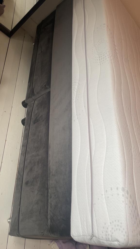 GRATIS Gestoffeerd velvet grijs boxspring matras, Huis en Inrichting, Slaapkamer | Boxsprings, Gebruikt, 160 cm, 200 cm, Tweepersoons