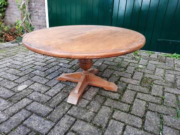 Brocante bijzettafel rond beschikbaar voor biedingen