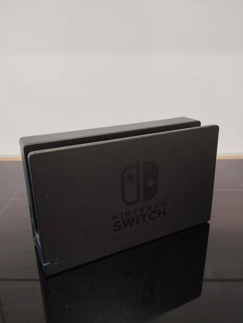 Nintendo Switch dock, Spelcomputers en Games, Spelcomputers | Nintendo Consoles | Accessoires, Zo goed als nieuw, Switch, Ophalen of Verzenden