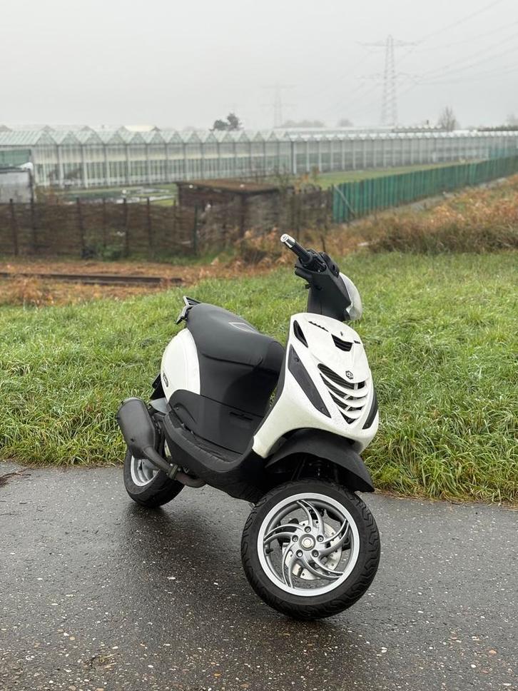 Piaggio Zip 2T 180cc Watergekoeld, Fietsen en Brommers, Scooters | Piaggio, Zo goed als nieuw, Zip, Maximaal 45 km/u, Tweetakt