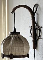 Vintage wandlamp van Bamboe en riet, uit 60e jaren, Huis en Inrichting, Lampen | Wandlampen, Ophalen of Verzenden, Gebruikt, Stof