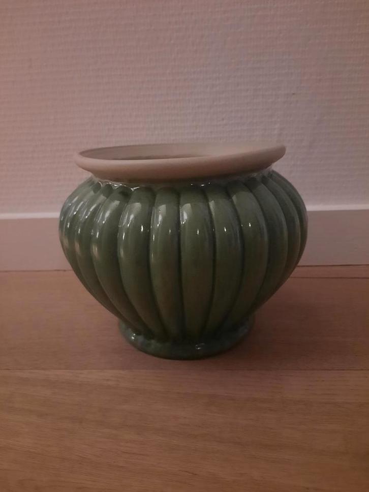 Vintage bloempot met grote ribbel., Tuin en Terras, Bloempotten, Aardewerk, Minder dan 40 cm, Minder dan 25 cm, Rond, Ophalen of Verzenden