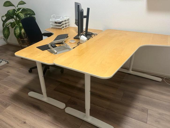 TWEE IKEA Bekant Hoekbureaus 110x160 - Eikenfineer, Huis en Inrichting, Bureaus, Gebruikt, Bureau, In hoogte verstelbaar, Ophalen