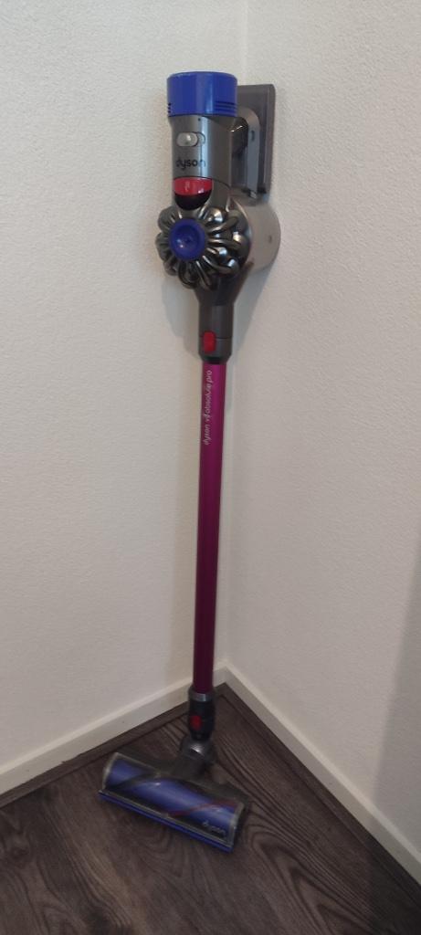 Stofzuiger Dyson Absolute V8, Witgoed en Apparatuur, Stofzuigers, Zo goed als nieuw, Stofzuiger, Minder dan 1200 watt, Reservoir