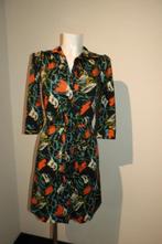 King Louie stretch jurk door knoop model felle kleuren S, Overige kleuren, Verzenden, Zo goed als nieuw, Knielengte