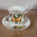 Vintage Royal Albert Theekop en schotel Peer en Bessen, Ophalen of Verzenden, Zo goed als nieuw, Porselein, Kop en/of schotel