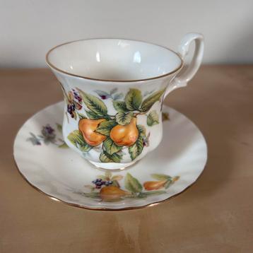Vintage Royal Albert Theekop en schotel Peer en Bessen beschikbaar voor biedingen