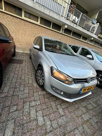 Volkswagen Polo 1.2 benzine 2012 Grijs beschikbaar voor biedingen