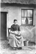 Veluwe, Veluwsch Vrouwtje, klederdracht, emmer, Verzamelen, Ansichtkaarten | Nederland, Verzenden, 1960 tot 1980, Ongelopen, Gelderland