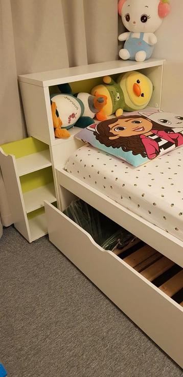 Leuk dubbele bed met kastje