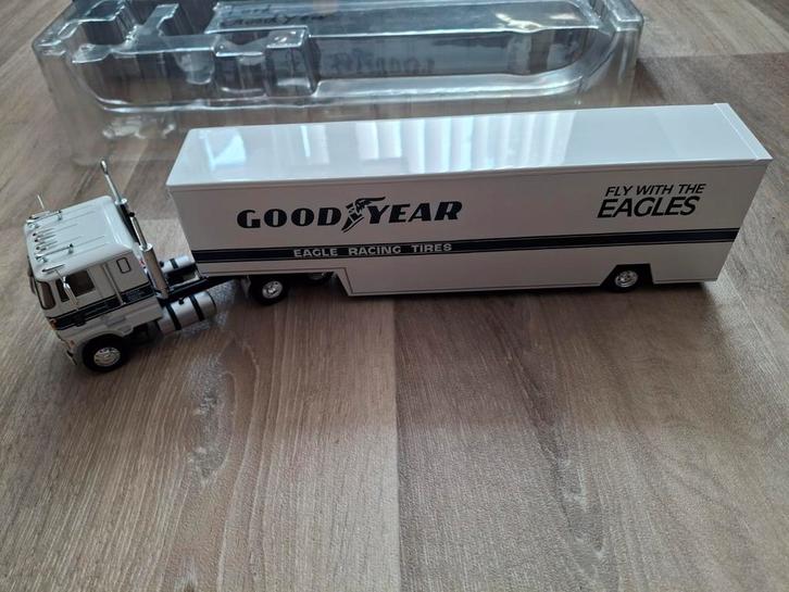 Ford CL9000 truck Good Year Tires 1:43, Hobby en Vrije tijd, Modelauto's | 1:43, Zo goed als nieuw, Bus of Vrachtwagen, Overige merken