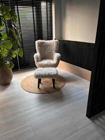 Teddy fluffy fauteuil incl voetenbankje beschikbaar voor biedingen