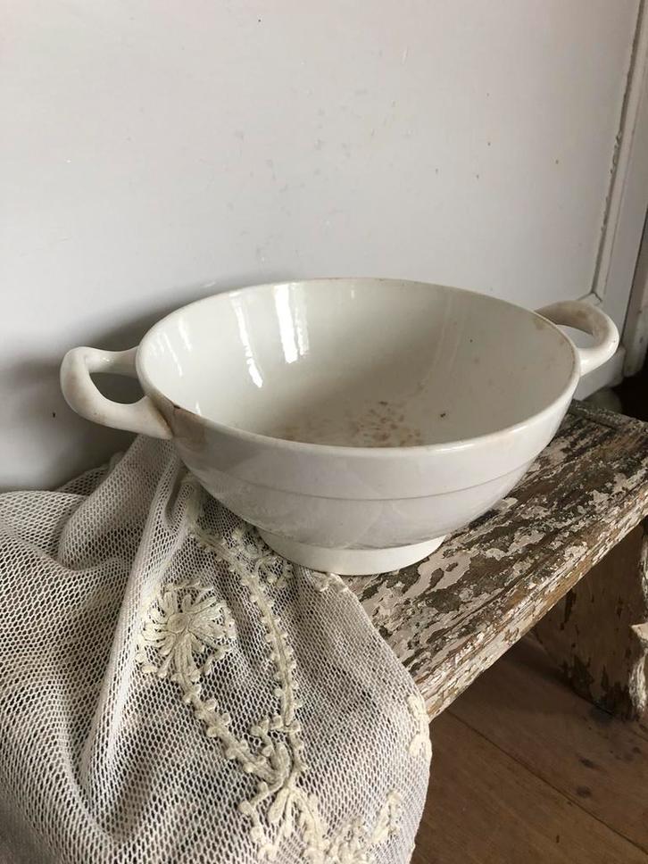 Kom beboterd petrus /Regout /beslagkom, Antiek en Kunst, Antiek | Servies los, Ophalen of Verzenden