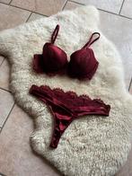 Prachtige wijnrode Hunkemöller setje Bh 70D + string S, Hunkemöller, Ophalen of Verzenden, Rood, Setje