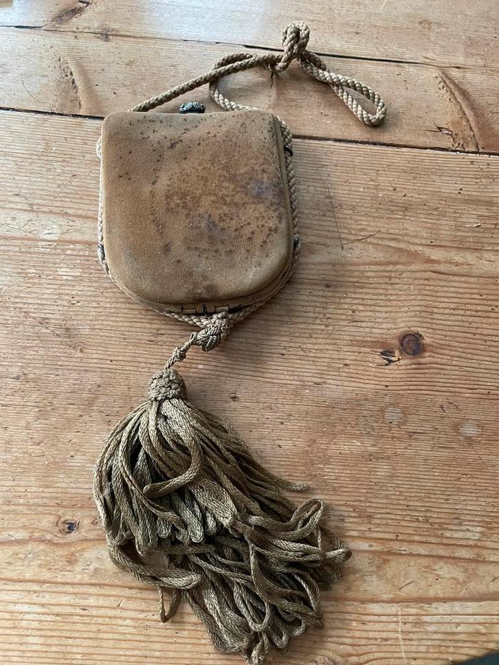 Prachtig antiek oud uigaanstasje/ beursje uit Parijs 1930/35, Antiek en Kunst, Curiosa en Brocante, Verzenden