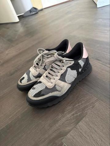 Valentino sneakers beschikbaar voor biedingen