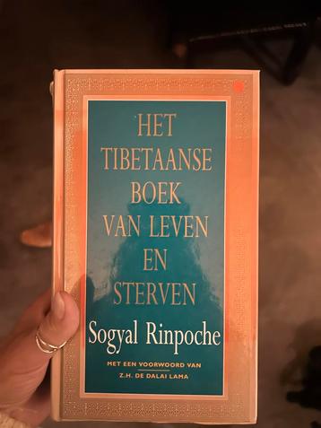 Het Tibetaanse boek van leven en sterven beschikbaar voor biedingen