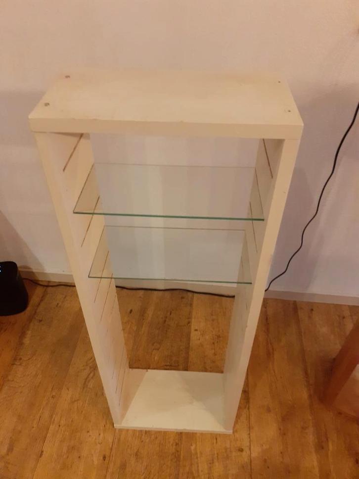Jarna ikea vitrine kast., Huis en Inrichting, Kasten | Vitrinekasten, Gebruikt, Minder dan 100 cm, 25 tot 50 cm, Met plank(en)