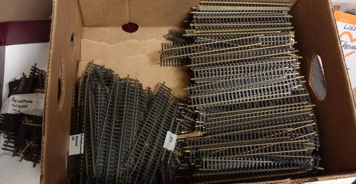 Te koop 250 delige partij fleischmann modelrail en wissels, Hobby en Vrije tijd, Modeltreinen | H0, Gebruikt, Rails, Gelijkstroom