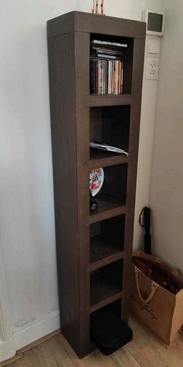 Boekenkast / CD kast - Donkerbruin beschikbaar voor biedingen