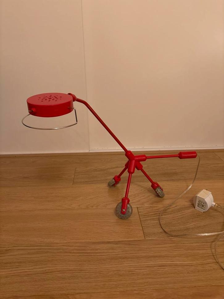 Harry Allen Ikea KILA Rode Hond Lamp - Collectors Item, Huis en Inrichting, Lampen | Tafellampen, Zo goed als nieuw, Kunststof