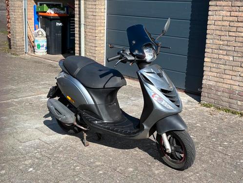 Piaggio zip 4 takt iget, Fietsen en Brommers, Scooters | Piaggio, Gebruikt, Zip, Maximaal 45 km/u, Benzine, Ophalen