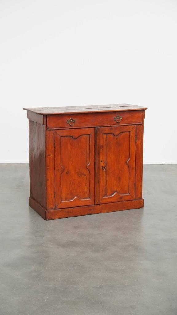 Antiek kastje in een rood/ bruine kleur met 2 deuren, Antiek en Kunst, Antiek | Meubels | Kasten, Ophalen