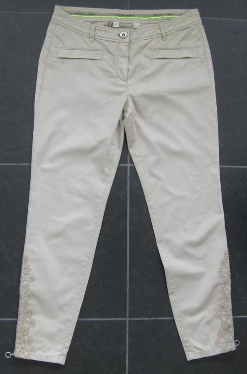 MarcCain sports broek, zandkleurig, ritsjes kant, mt 2 36/38, Kleding | Dames, Broeken en Pantalons, Zo goed als nieuw, Maat 36 (S)