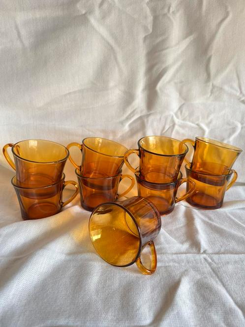 9 espresso kopjes amberkleurig glas Duralex €3,- p/st, Huis en Inrichting, Keuken | Servies, Zo goed als nieuw, Kop(pen) en/of Schotel(s)
