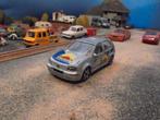1:43 Volkswagen Golf Mk.4 GTi - Bburago rally zilvergrijs, Ophalen of Verzenden, Zo goed als nieuw, Auto, Overige merken