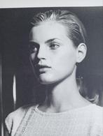 Karl Lagerfeld Chanel foto prent Guinevere van Seenus 1996, Verzamelen, Verzenden, 1980 tot heden, Zo goed als nieuw