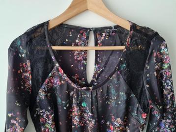 Jurk Dept maat XS zwart met kleurtjes beschikbaar voor biedingen