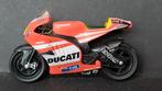 Ducati Desmosedici MotoGP 2011 Rossi 1:24 Maisto Pol, Ophalen of Verzenden, Zo goed als nieuw